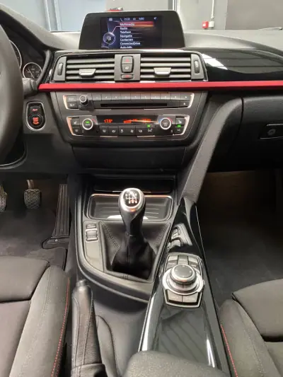 BMW 320 2015 - 14490 EUR, 252230 km - AUTO.MOTO.pt - 252230km - foto 7 de 10
