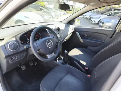 Dacia Sandero 2014 - 6900 EUR, 183000 km - AUTO.MOTO.pt - 183000km - foto 6 de 10