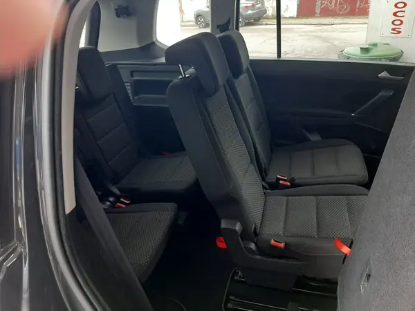 Volkswagen Touran 2023 - 24200 EUR, 183000 km - 183000km - foto 8 de 9