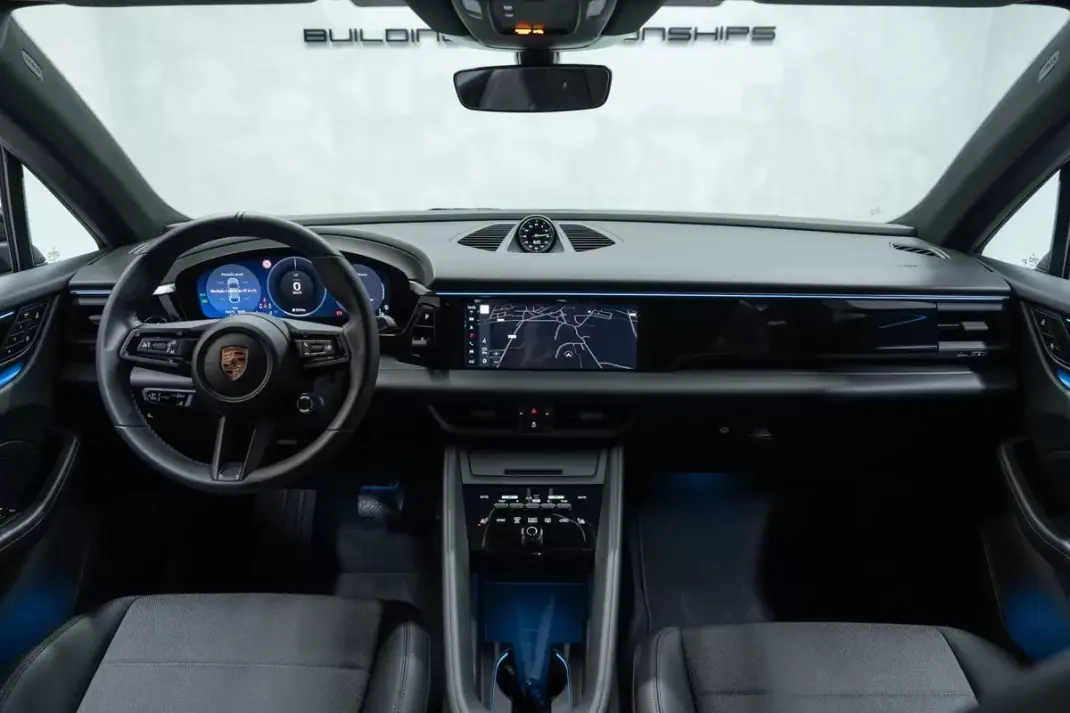 Porsche Macan 2025 - 89950 EUR, 8000 km - AUTO.MOTO.pt - 8000km - foto 18 de 57