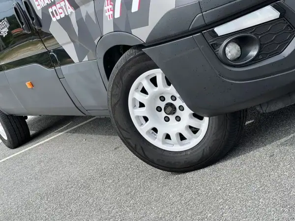 Iveco Daily 2018 - 39990 EUR, 53596 km - AUTO.MOTO.pt - 53596km - foto 2 de 22