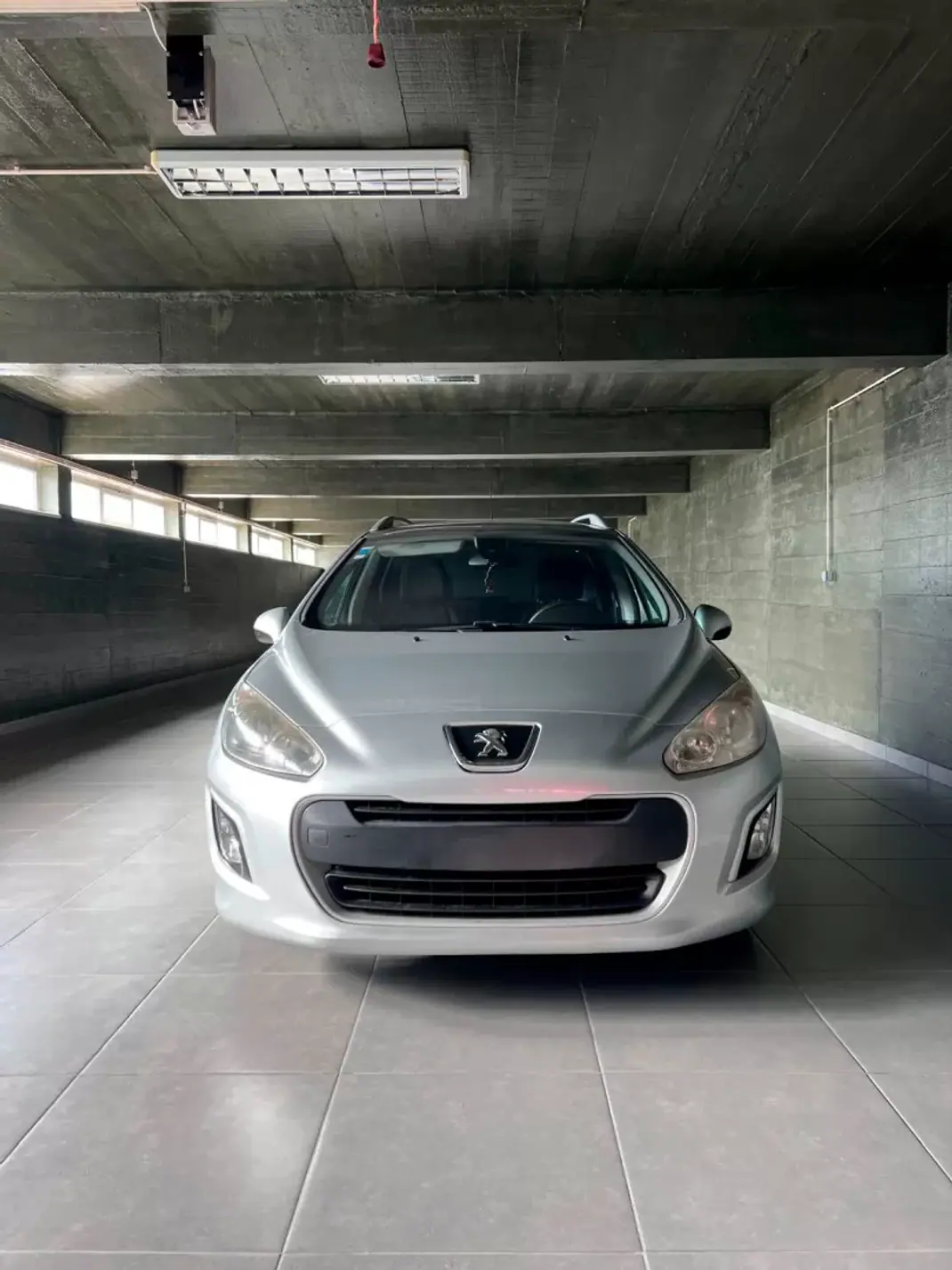 Peugeot 308 SW 2012 - 5500 EUR, 366000 km - AUTO.MOTO.pt - 366000km - foto 2 de 7