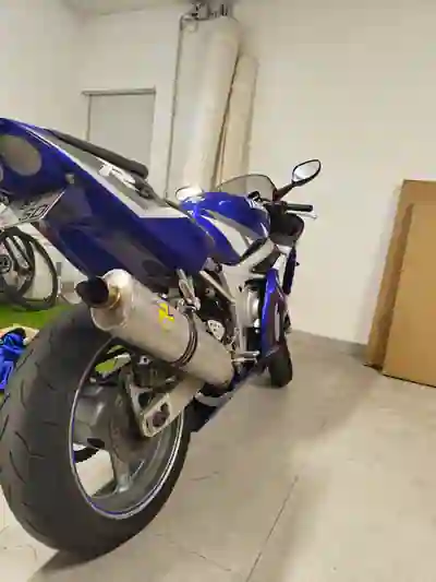 Yamaha YZF R6 2001 - 3900 EUR, 31264 km - AUTO.MOTO.pt - 31264km - foto 3 de 5