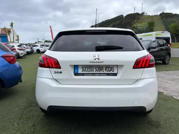 Peugeot 308 2018 - 15990 EUR, 149065 km - AUTO.MOTO.pt - 149065km - foto 5 de 14