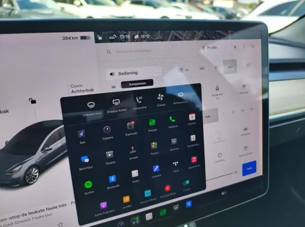 Tesla Model 3 2019 - 22900 EUR, 224000 km - AUTO.MOTO.pt - 224000km - foto 15 de 26