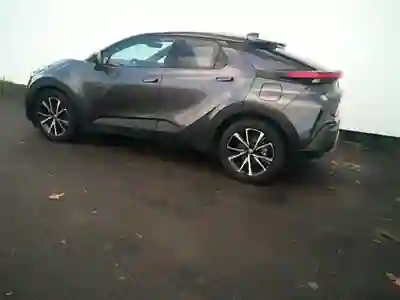 Toyota C-HR 2024 — foto 2 de 11