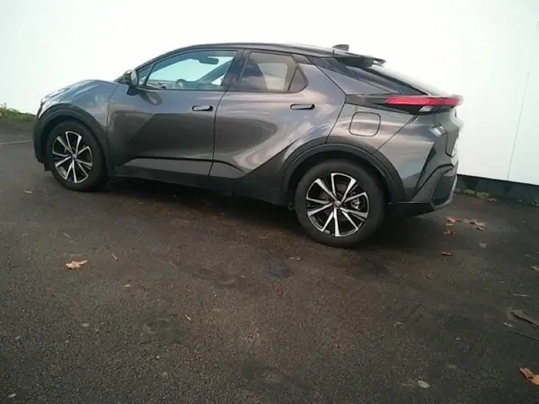 Toyota C-HR 2024 — foto 2 de 11