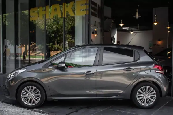 Peugeot 208 2017 — foto 2 de 26