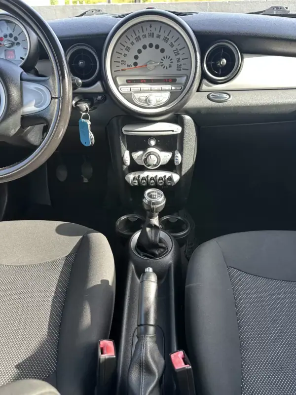 MINI 3 Portas 2010 - 5900 EUR, 200000 km - AUTO.MOTO.pt - 200000km - foto 38 de 51