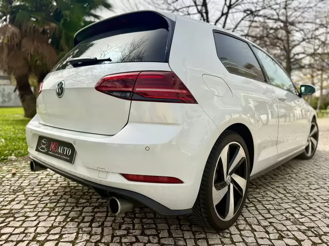Volkswagen Golf 2017 - 23990 EUR, 87650 km - AUTO.MOTO.pt - 87650km - foto 23 de 38
