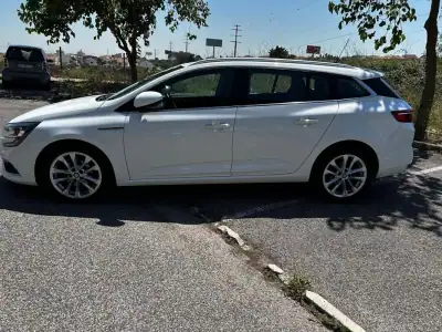 Renault Mégane 2019 - 14250 EUR, 135000 km - AUTO.MOTO.pt - 135000km - foto 4 de 39