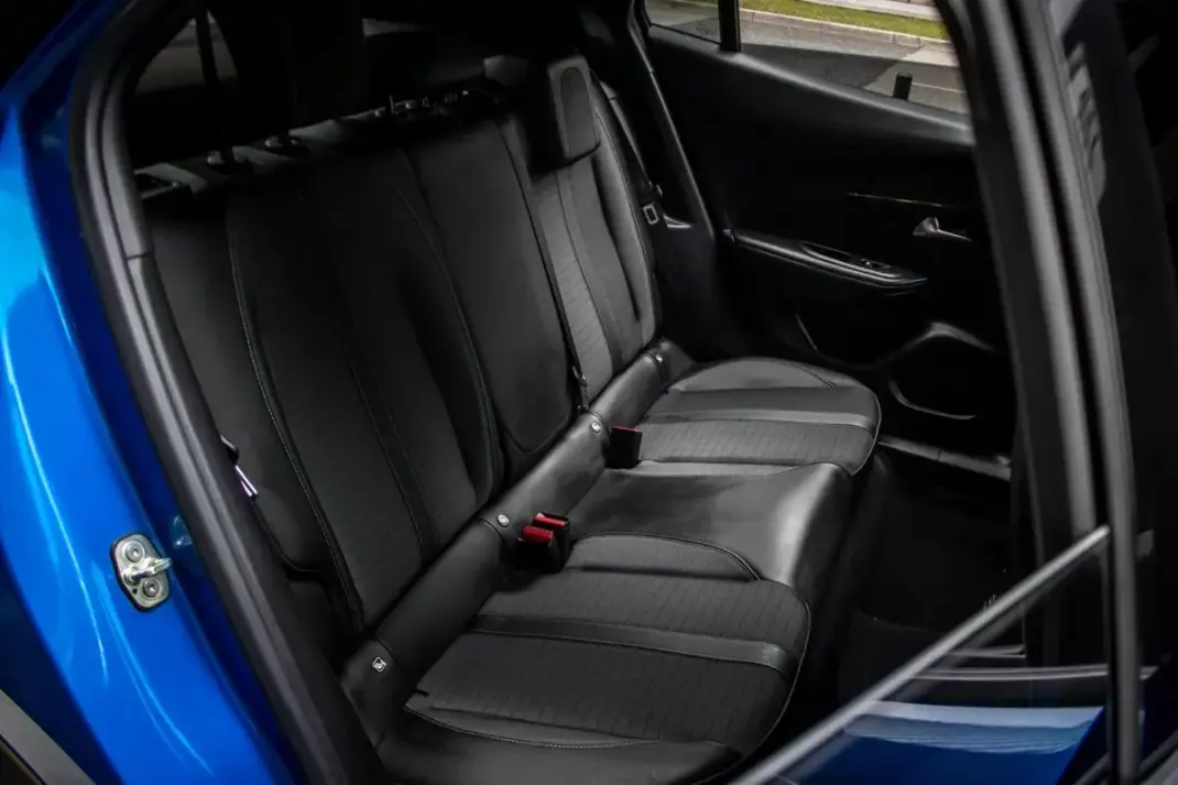 Peugeot e-2008 2021 - 20850 EUR, 60050 km - AUTO.MOTO.pt - 60050km - foto 31 de 44