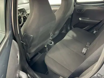 Peugeot 108 2016 - 7950 EUR, 142930 km - AUTO.MOTO.pt - 142930km - foto 8 de 19
