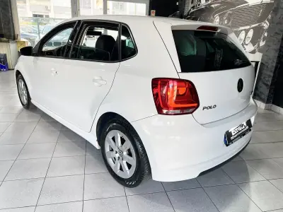 Volkswagen Polo 2011 - 6900 EUR, 201940 km - AUTO.MOTO.pt - 201940km - foto 3 de 18