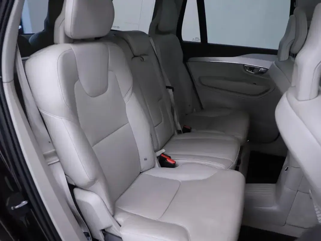 Volvo XC 90 2016 - 26790 EUR, 221486 km - AUTO.MOTO.pt - 221486km - foto 10 de 16