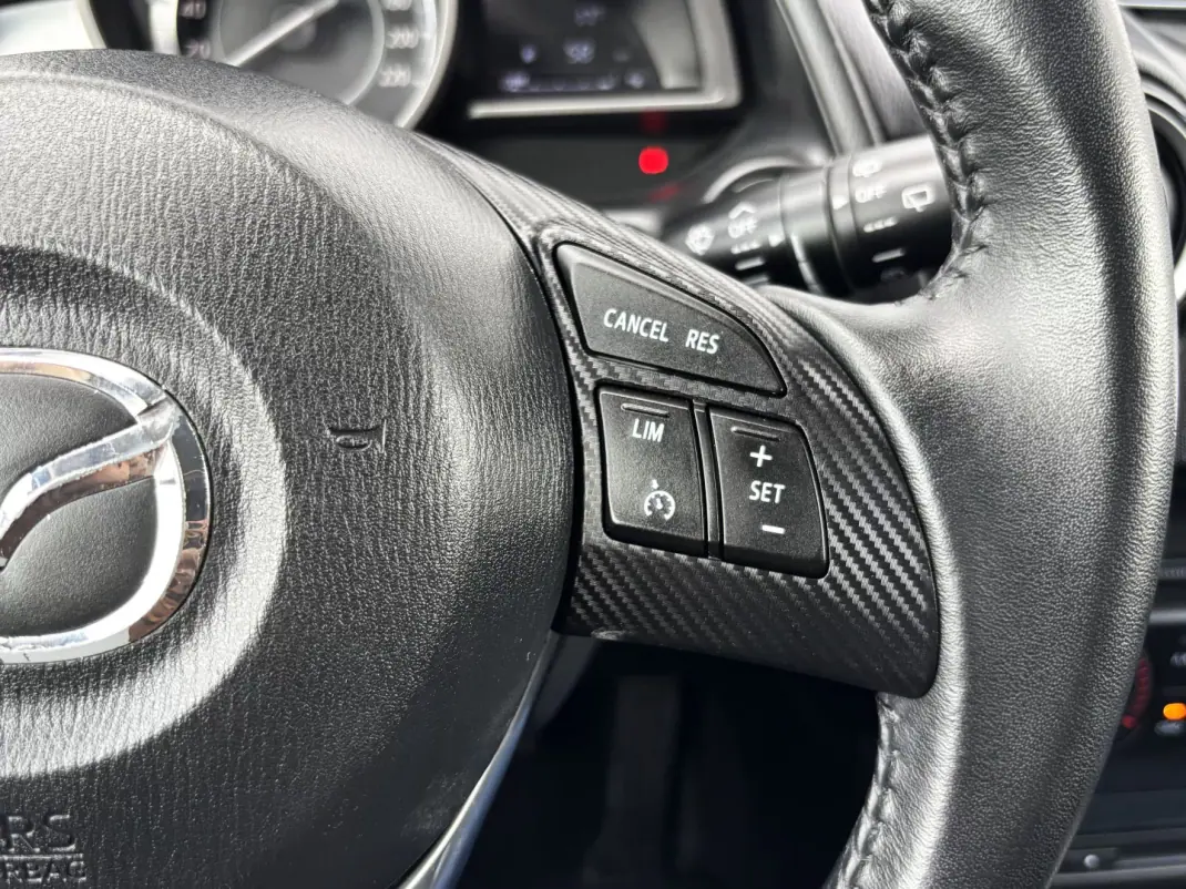 Mazda 2 2015 - 11500 EUR, 75000 km - AUTO.MOTO.pt - 75000km - foto 21 de 33