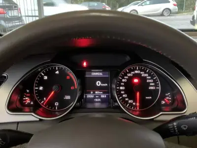 Audi A5 Cabrio 2011 - 16750 EUR, 270761 km - AUTO.MOTO.pt - 270761km - foto 15 de 28