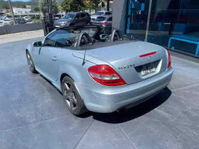 Mercedes-Benz SLK 350 2005 - 22500 EUR, 80000 km - AUTO.MOTO.pt - 80000km - foto 6 de 13