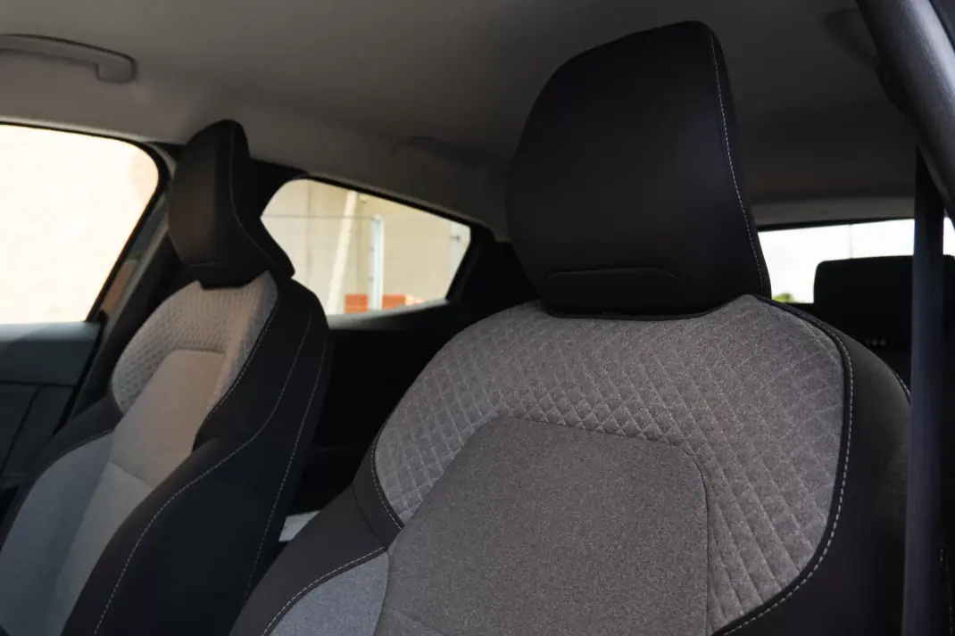 Renault Clio 2024 - 16950 EUR, 38060 km - AUTO.MOTO.pt - 38060km - foto 16 de 16