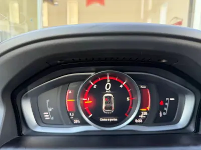Volvo XC 60 2017 - 21499 EUR, 132121 km - AUTO.MOTO.pt - 132121km - foto 25 de 28