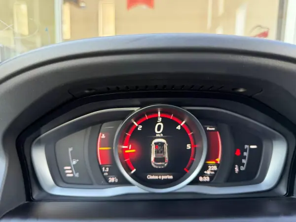Volvo XC 60 2017 - 21499 EUR, 132121 km - AUTO.MOTO.pt - 132121km - foto 25 de 28