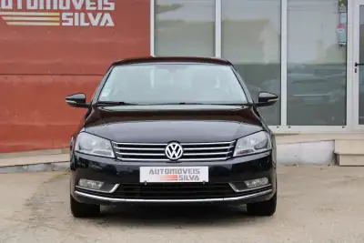 Volkswagen Passat 2011 - 10990 EUR, 174000 km - AUTO.MOTO.pt - 174000km - foto 4 de 30