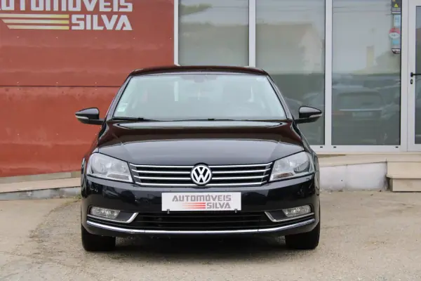 Volkswagen Passat 2011 - 10990 EUR, 174000 km - AUTO.MOTO.pt - 174000km - foto 4 de 30