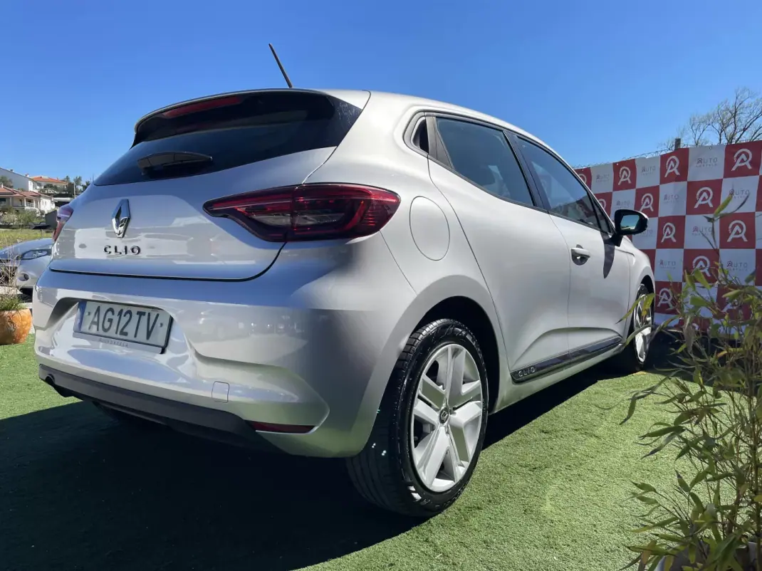 Renault Clio 2021 - 13990 EUR, 136670 km - AUTO.MOTO.pt - 136670km - foto 3 de 20