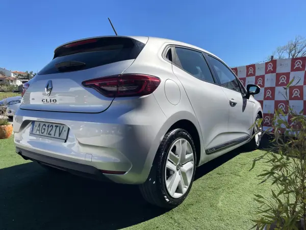 Renault Clio 2021 - 13990 EUR, 136670 km - AUTO.MOTO.pt - 136670km - foto 3 de 20