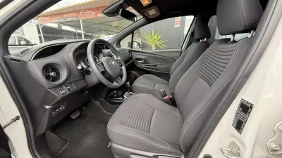 Toyota Yaris 2018 - 16990 EUR, 80000 km - AUTO.MOTO.pt - 80000km - foto 18 de 29
