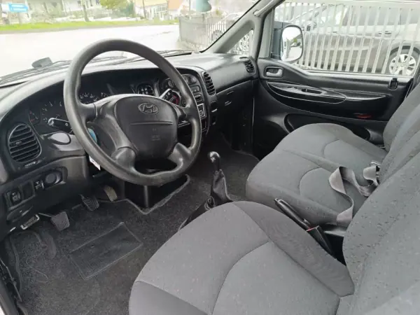 Hyundai H-1 2004 - 7500 EUR, 160000 km - AUTO.MOTO.pt - 160000km - foto 13 de 13