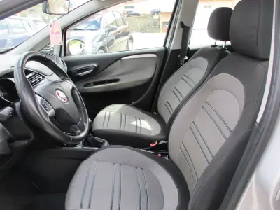 Fiat Grande Punto 2009 - 5900 EUR, 168000 km - AUTO.MOTO.pt - 168000km - foto 10 de 11