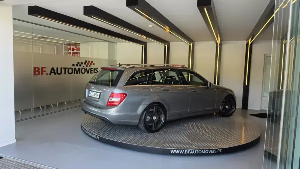 Mercedes-Benz C 180 2014 - 9900 EUR, 299370 km - AUTO.MOTO.pt - 299370km - foto 4 de 52