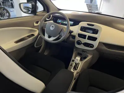 Renault Zoe 2018 - 10990 EUR, 130000 km - AUTO.MOTO.pt - 130000km - foto 14 de 36