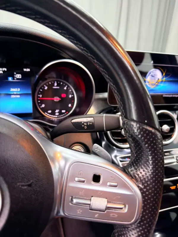 Mercedes-Benz C 300 2019 - 20999 EUR, 234000 km - AUTO.MOTO.pt - 234000km - foto 22 de 24