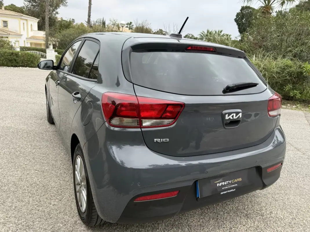 Kia Rio 2023 - 14999 EUR, 30000 km - AUTO.MOTO.pt - 30000km - foto 6 de 13