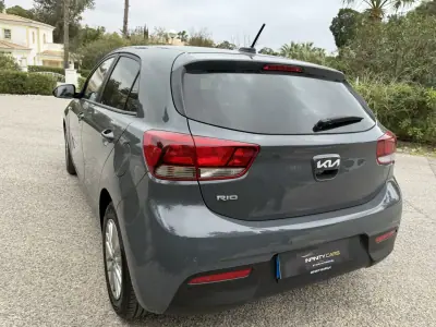 Kia Rio 2023 - 14999 EUR, 30000 km - AUTO.MOTO.pt - 30000km - foto 6 de 13