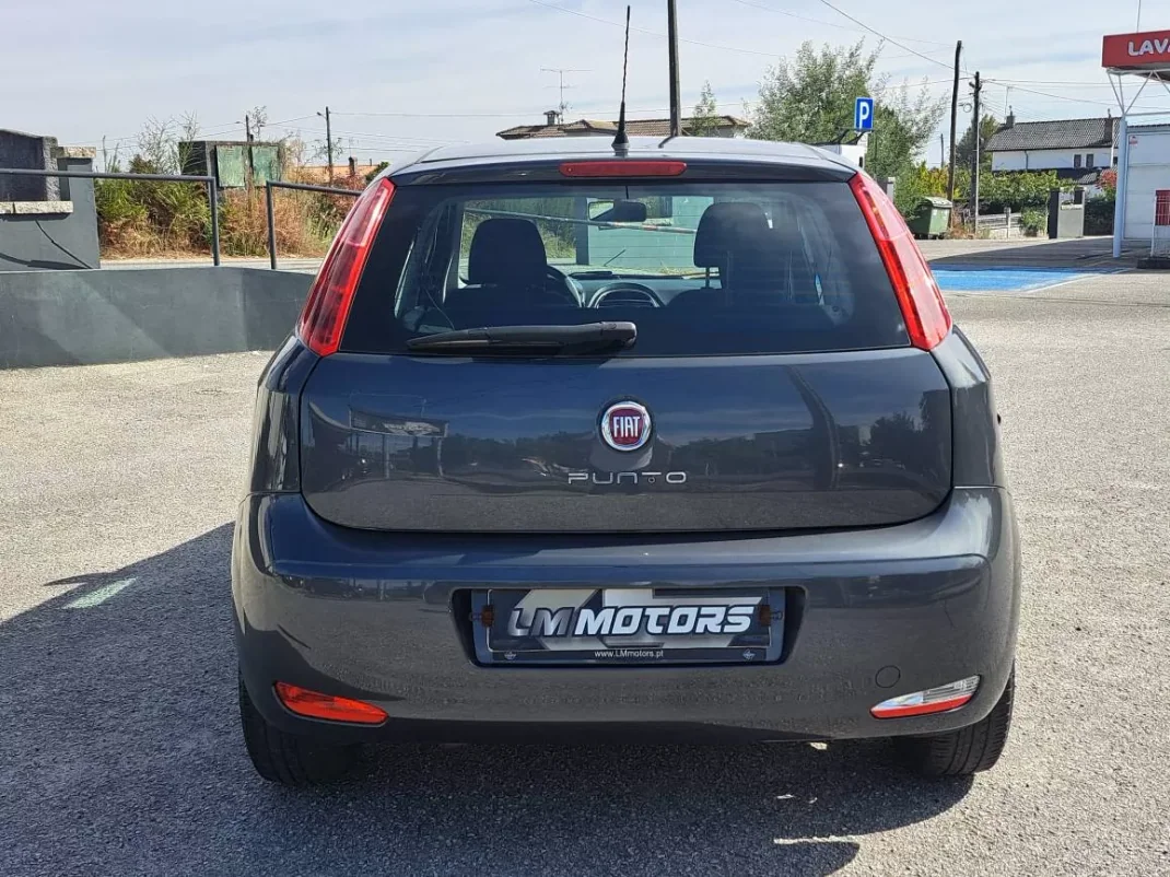 Fiat Punto 2017 - 8900 EUR, 69772 km - AUTO.MOTO.pt - 69772km - foto 8 de 39