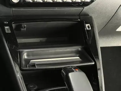 Peugeot e-2008 2020 - 18990 EUR, 50000 km - AUTO.MOTO.pt - 50000km - foto 44 de 51