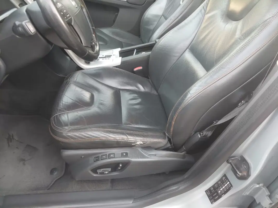 Volvo XC 60 2008 - 11900 EUR, 295804 km - AUTO.MOTO.pt - 295804km - foto 10 de 15