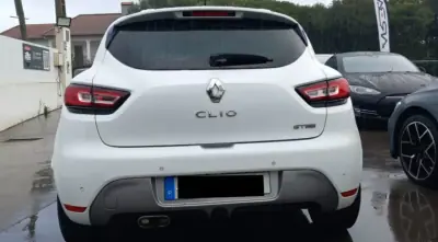 Renault Clio 2017 - 13500 EUR, 140820 km - AUTO.MOTO.pt - 140820km - foto 14 de 15