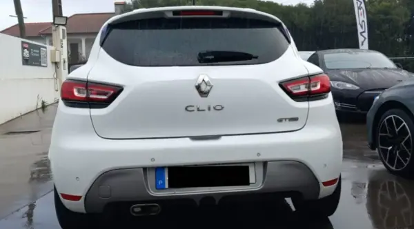 Renault Clio 2017 - 13500 EUR, 140820 km - AUTO.MOTO.pt - 140820km - foto 14 de 15