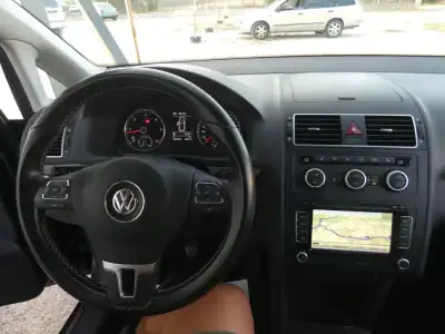 Volkswagen Touran 2012 - 16999 EUR, 182000 km - AUTO.MOTO.pt - 182000km - foto 15 de 28