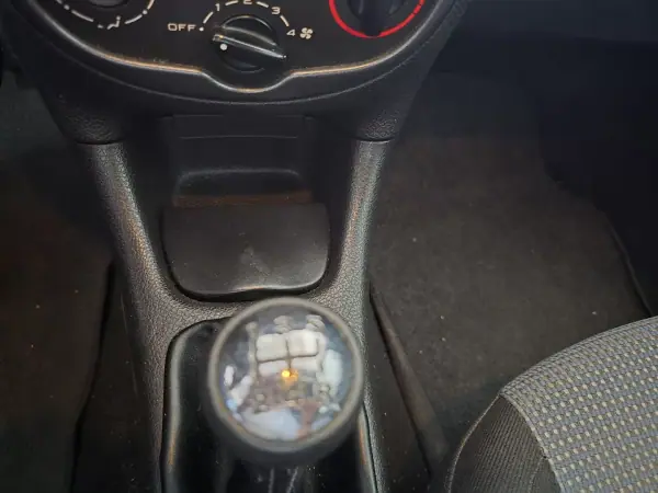 Peugeot 206 2004 - 1800 EUR, 276500 km - AUTO.MOTO.pt - 276500km - foto 17 de 18