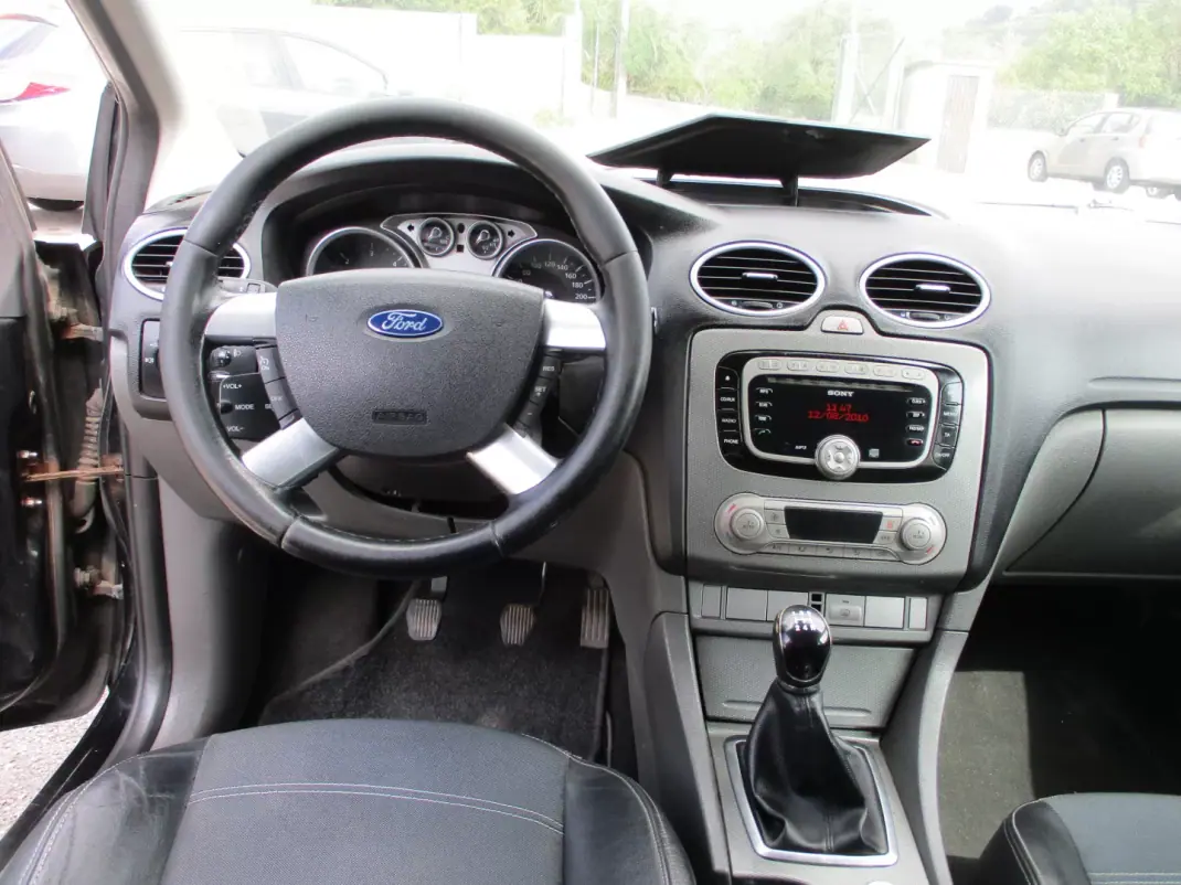 Ford Focus SW 2010 - 5900 EUR, 188000 km - AUTO.MOTO.pt - 188000km - foto 9 de 12