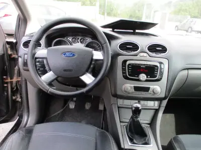 Ford Focus SW 2010 - 5900 EUR, 188000 km - AUTO.MOTO.pt - 188000km - foto 9 de 12