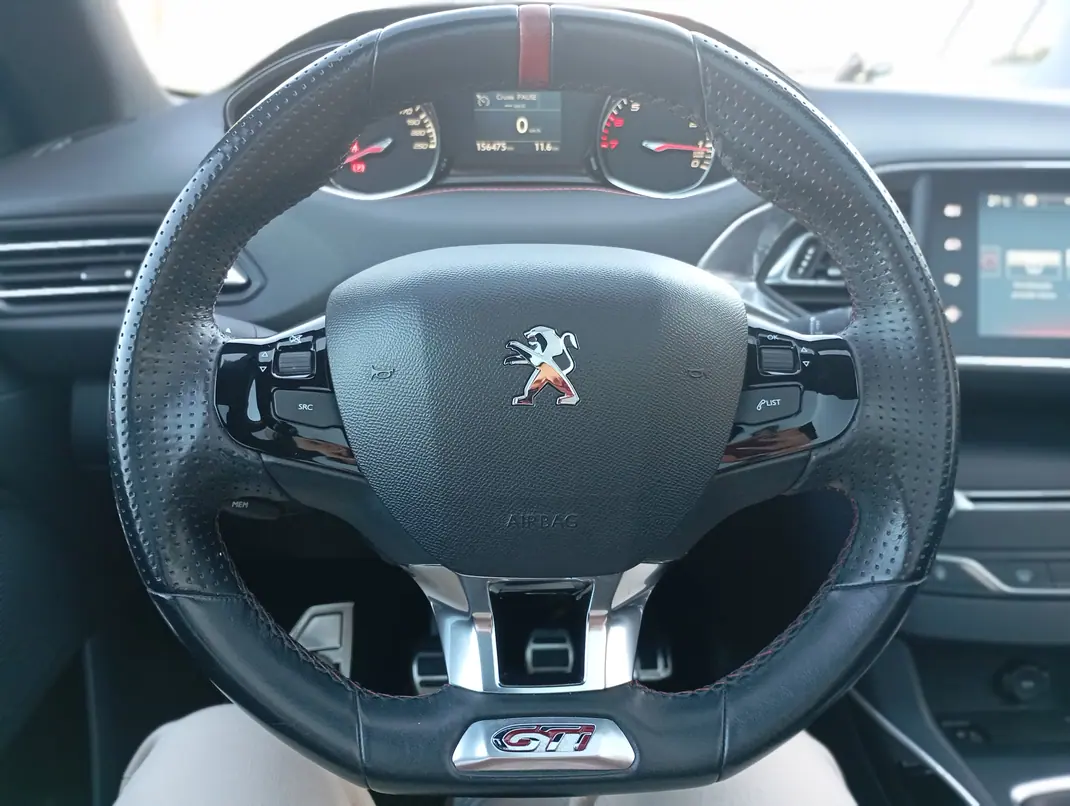 Peugeot 308 2016 - 17999 EUR, 156475 km - AUTO.MOTO.pt - 156475km - foto 6 de 15