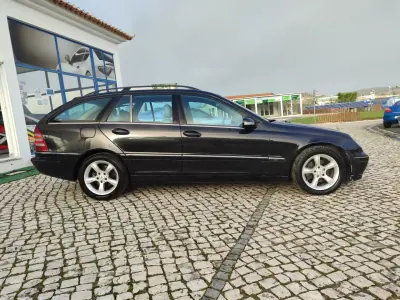 Mercedes-Benz C 220 2005 - 6900 EUR, 382000 km - AUTO.MOTO.pt - 382000km - foto 5 de 19