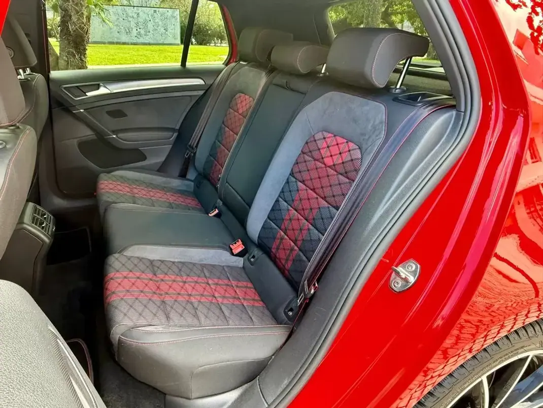 Volkswagen Golf 2019 - 31990 EUR, 110300 km - AUTO.MOTO.pt - 110300km - foto 10 de 38