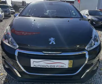 Peugeot 208 2016 - 9500 EUR, 133450 km - AUTO.MOTO.pt - 133450km - foto 16 de 17